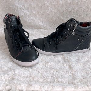 G by GUESS HIGH TOP SNEAKERS SIZE 9